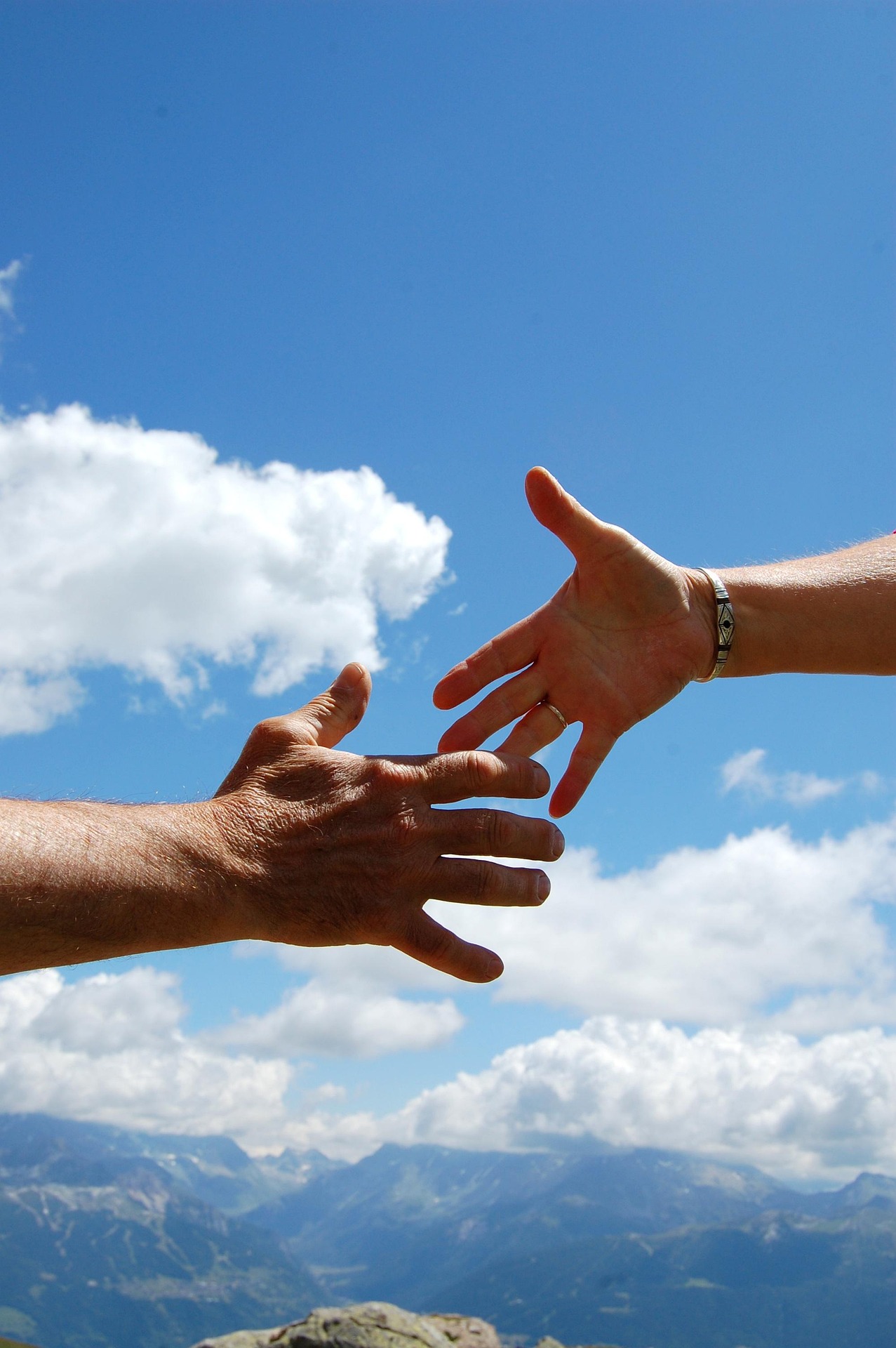 4in-solidarity-649713_1920-PIXABAY