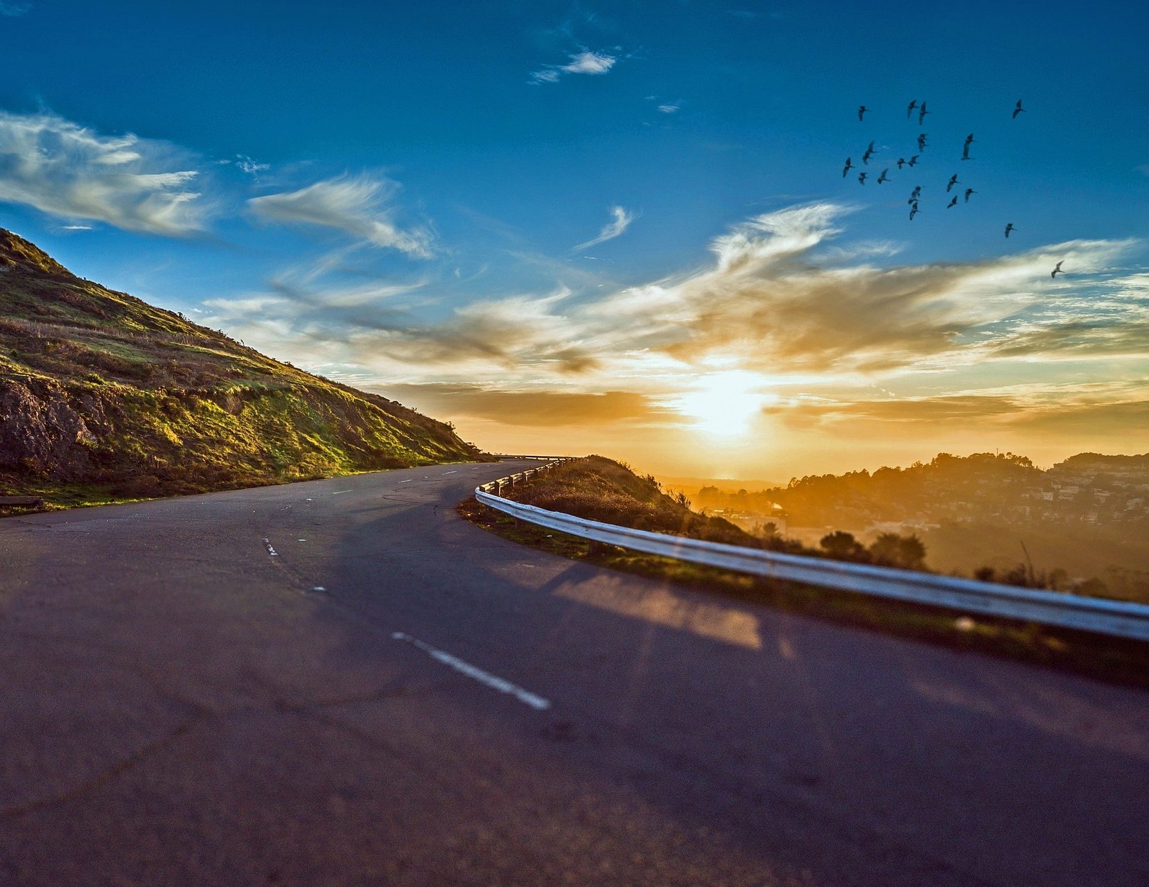 janbaby-winding-road-1556177_1920-pixabay